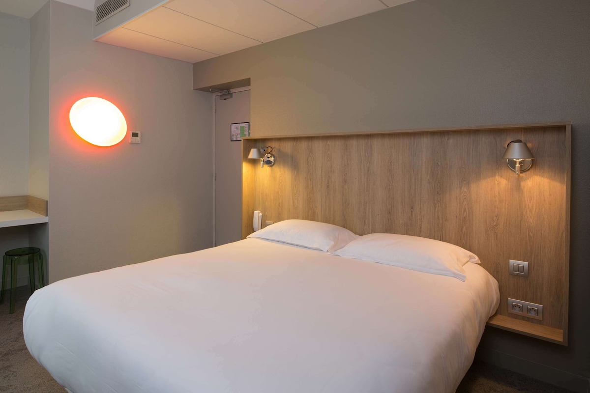 Standard Room, 1 Double Bed | Desk, iron/ironing board (on request), cribs (free), WiFi (free)