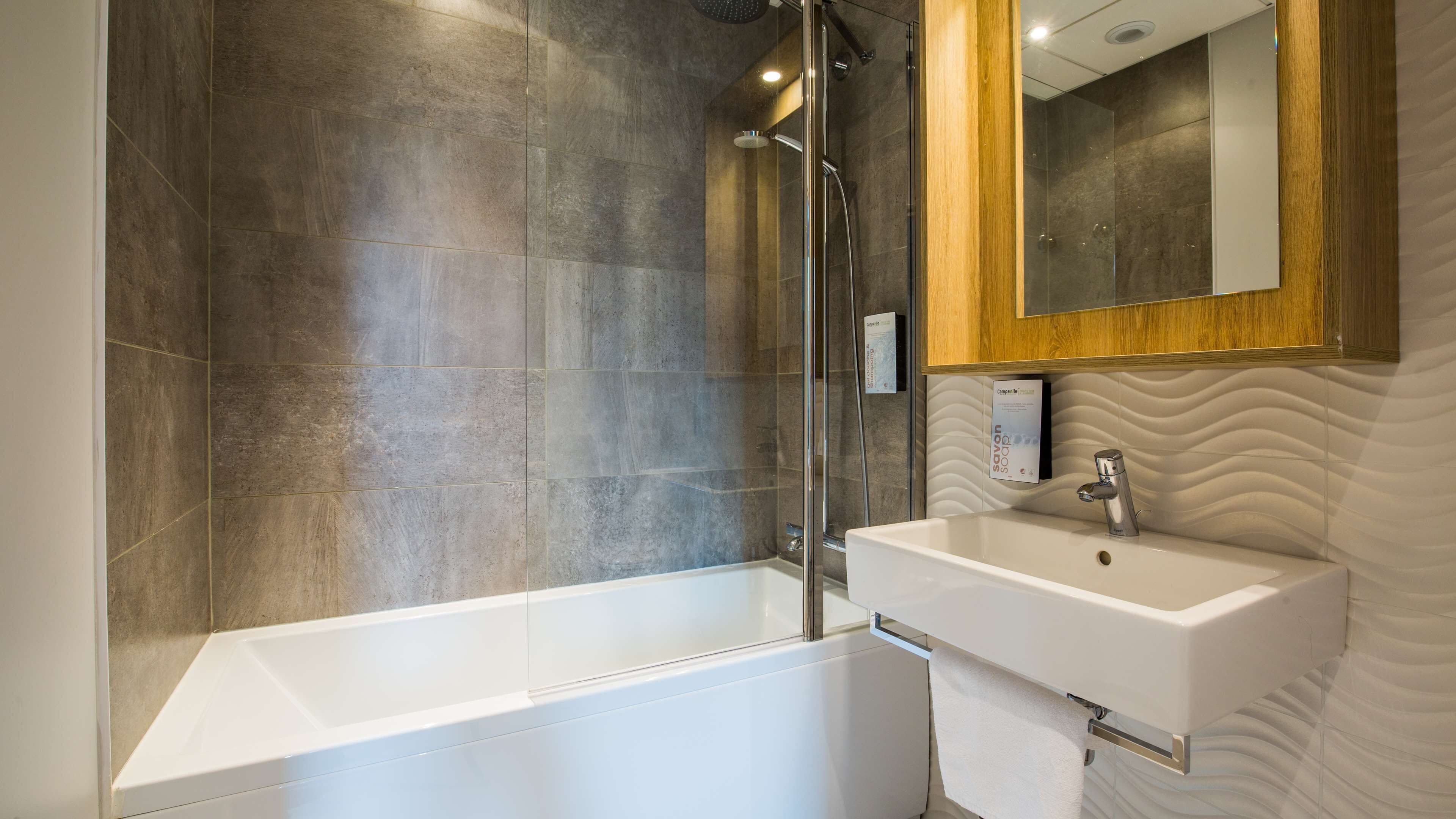 room, 1 double bed (next generation) | bathroom | shower, eco-friendly toiletries, hair dryer, towels