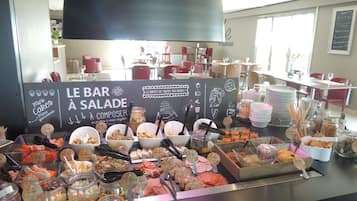 Déjeuner et dîner servis sur place