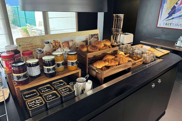 Daily buffet breakfast for a fee