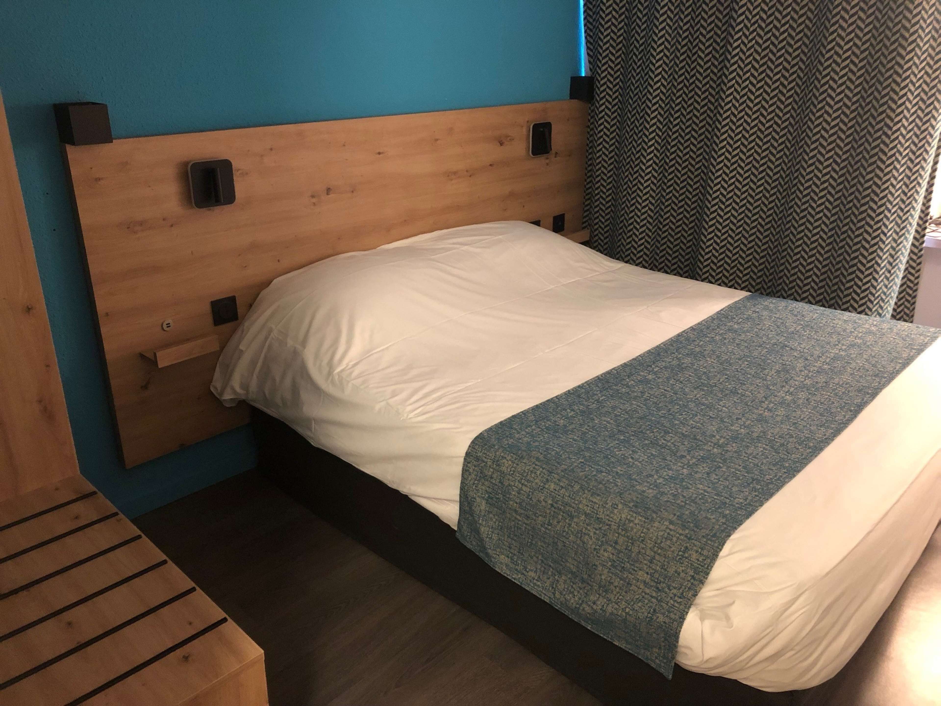 desk, laptop workspace, iron/ironing board, free wifi