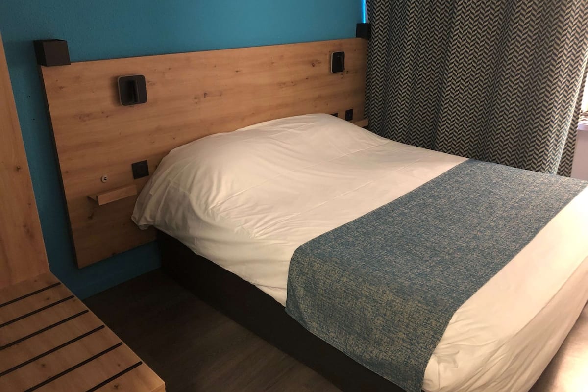 desk, laptop workspace, iron/ironing board, free wifi