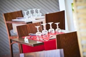 Breakfast and dinner served, pool views 