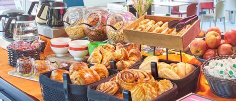 Päivittäinen buffetaamiainen (11 EUR per henkilö)