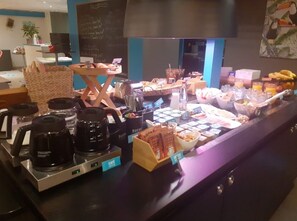 Daily buffet breakfast for a fee