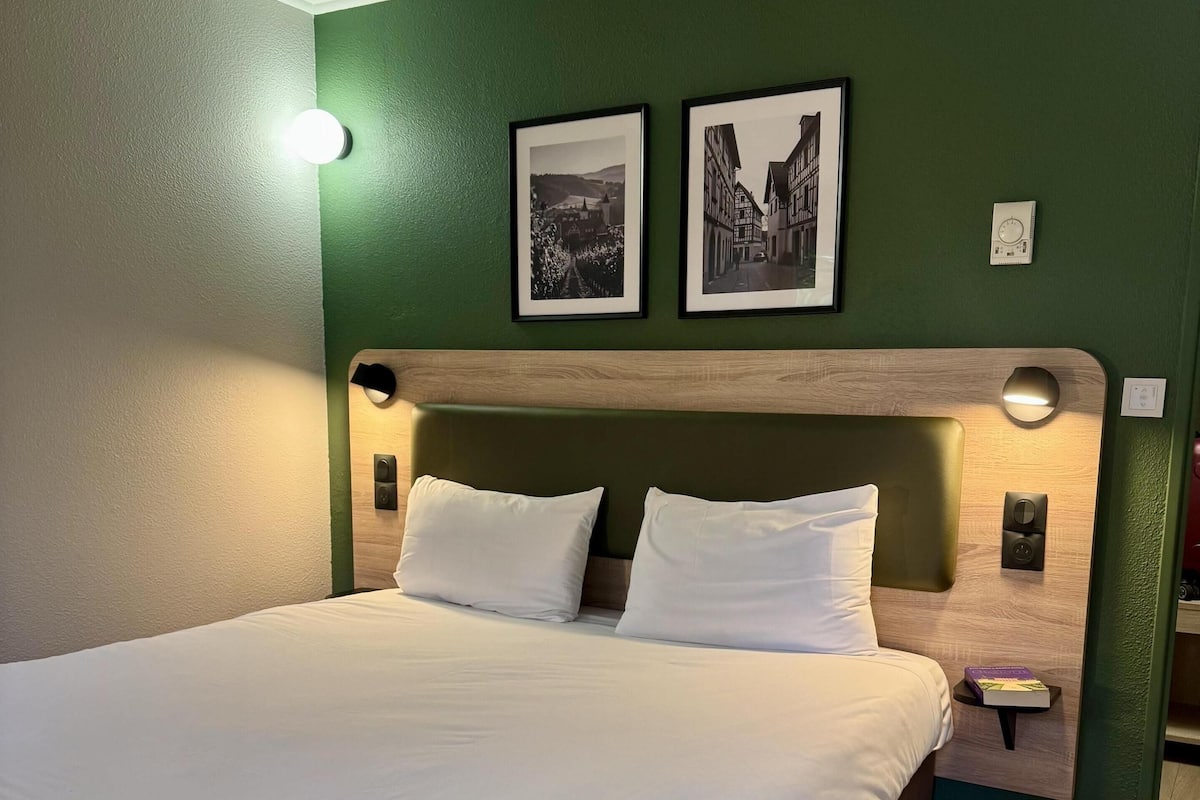 Standaard kamer, 1 tweepersoonsbed | Luxe beddengoed, een bureau, verduisterende gordijnen