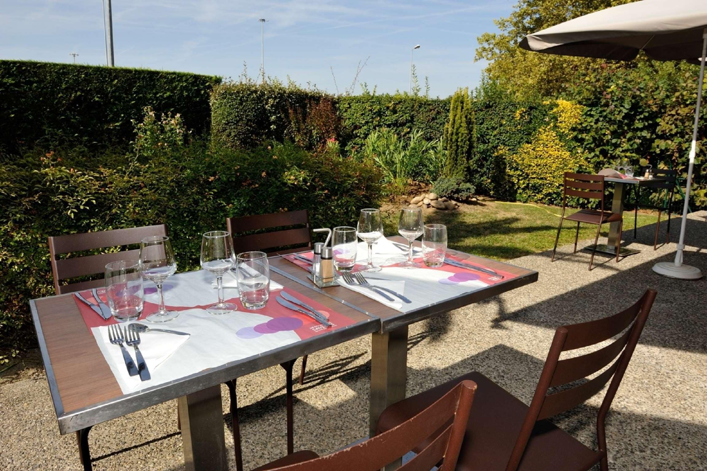 breakfast, lunch, dinner served; french cuisine