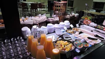 Daily buffet breakfast (EUR 14.90 per person)