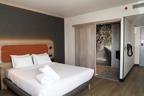 Superior Room, 1 Double Bed | 1 bedroom, premium bedding, desk, laptop workspace