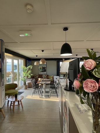 Réception. Brit Hotel Quimper Sud