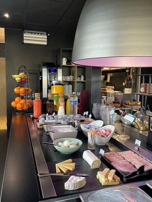 Desayuno buffet todos los días (con cargo)