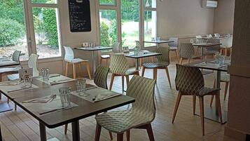 Breakfast, lunch, dinner served; French cuisine