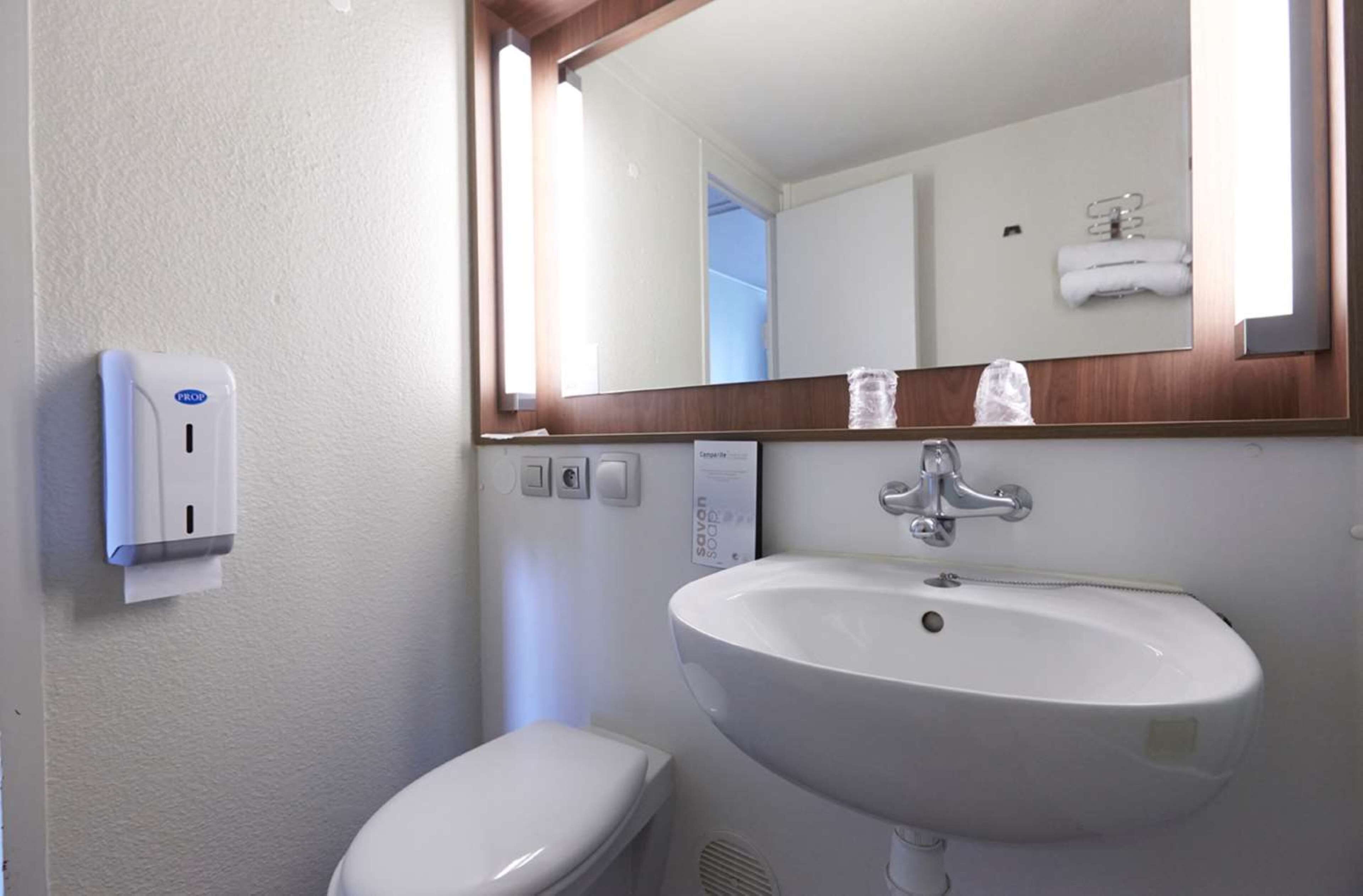 eco-friendly toiletries, hair dryer, towels