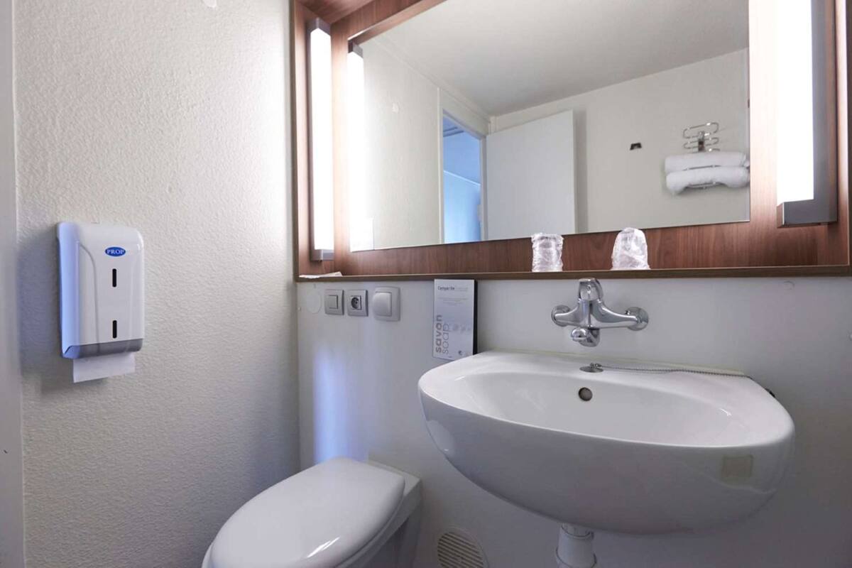 eco-friendly toiletries, hair dryer, towels