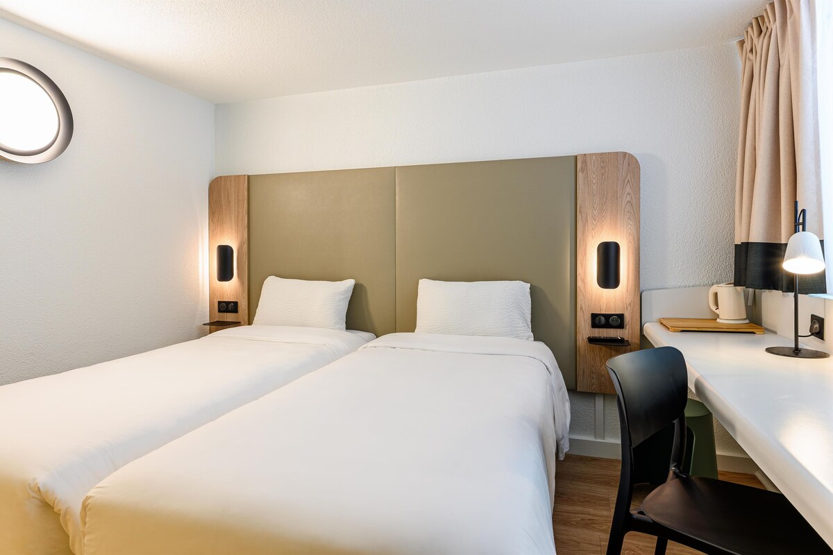 Standard Room, 2 Single Beds | Desk, laptop workspace, iron/ironing board (on request)