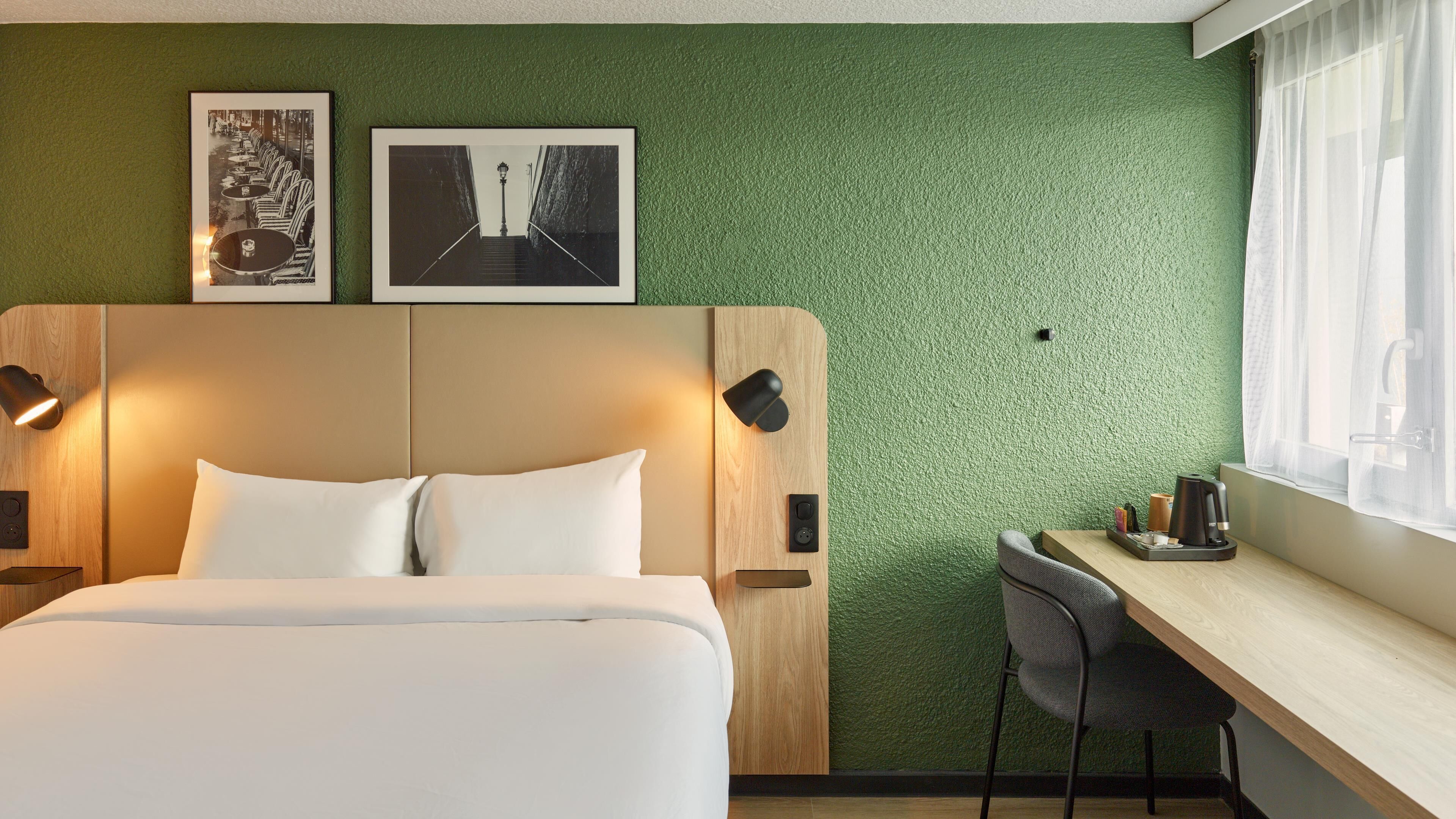 Habitación estándar, 1 cama Queen size y sofá cama (Junior) | Escritorio, insonorización y tabla de planchar con plancha 