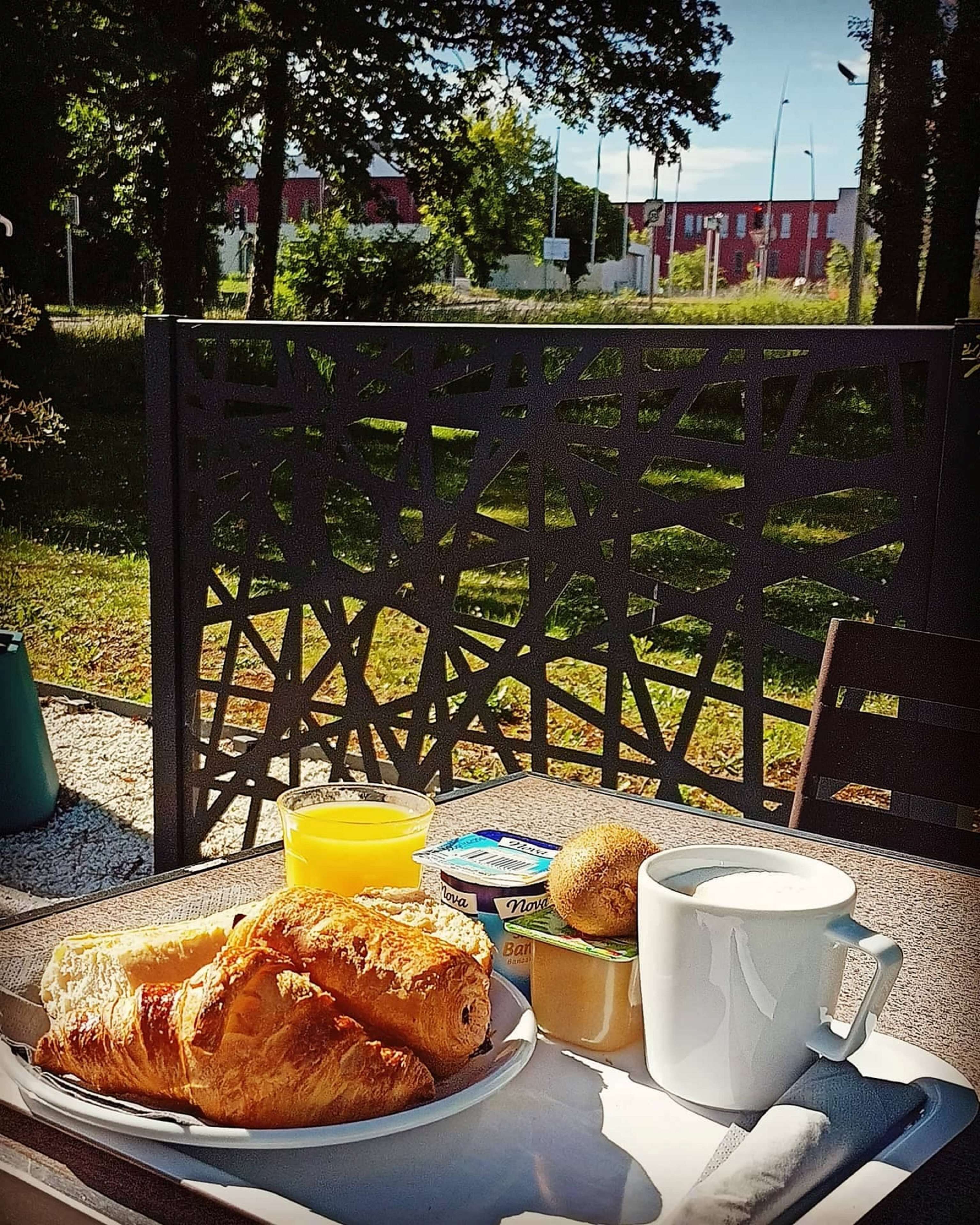 Café da manhã com buffet todos os dias (EUR 14.9 por pessoa) 