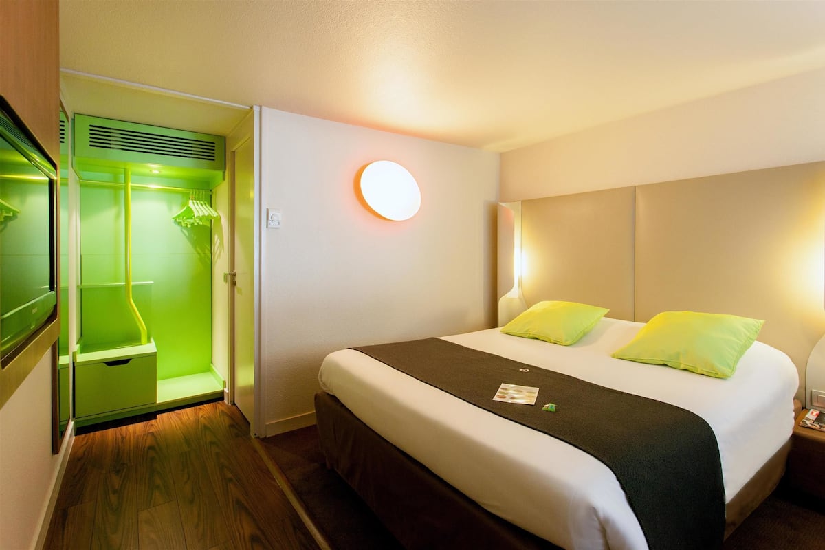 desk, soundproofing, iron/ironing board, free cots/infant beds