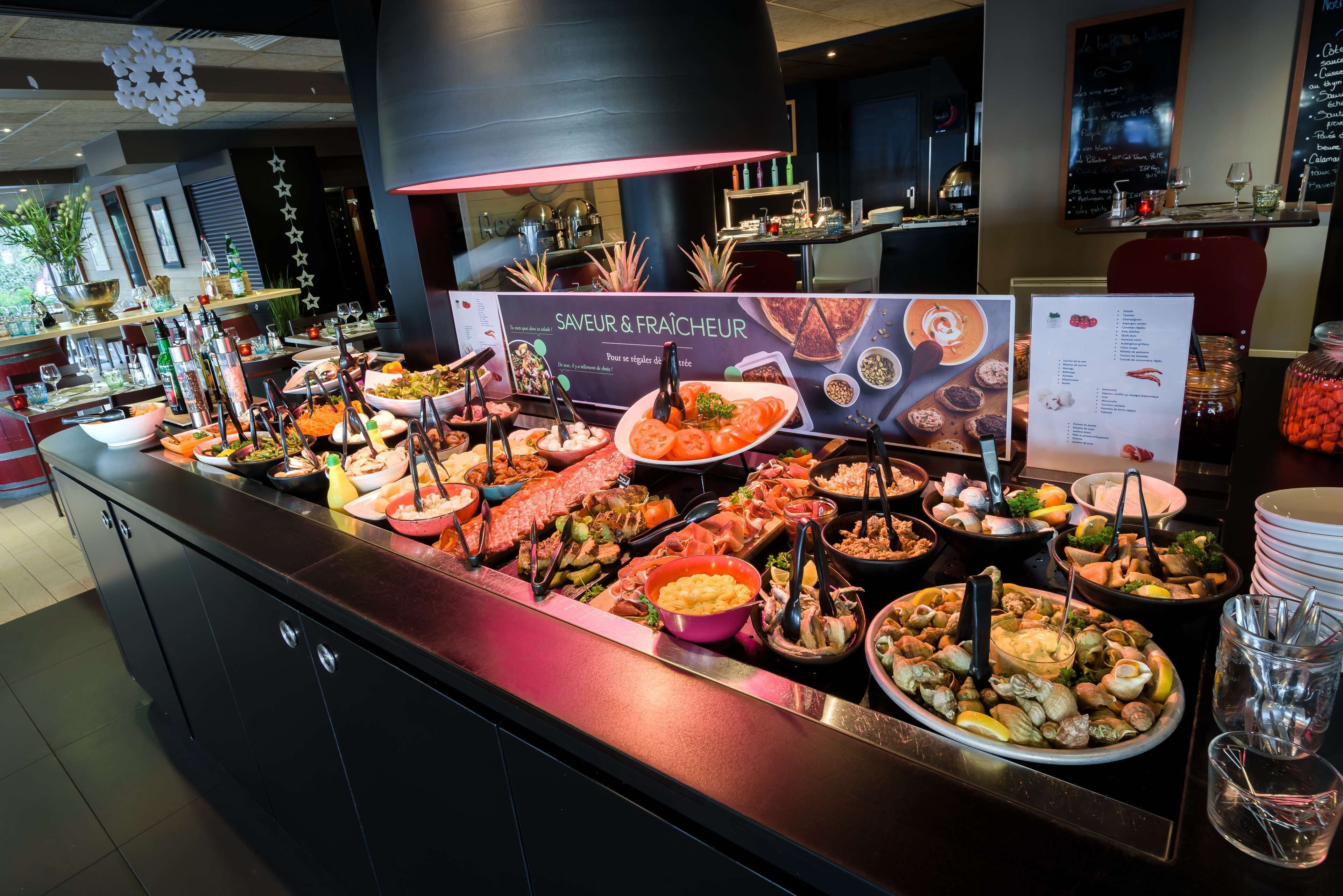 Déjeuner et dîner servis sur place