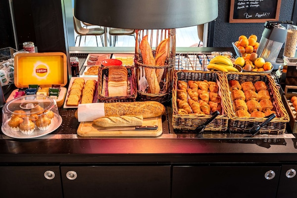 Café da manhã com buffet todos os dias (EUR 13.9 por pessoa)