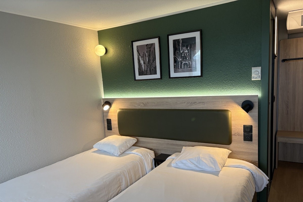 Standardrum - 2 enkelsÀngar | SÀngtillbehör av högsta kvalitet, skrivbord och mörklÀggningsgardiner