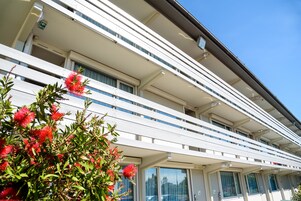 Standard Room, 2 Twin Beds | Exterior