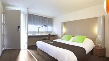 Premium bedding, desk, blackout drapes, iron/ironing board (on request)