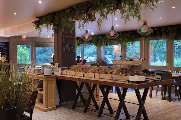 Buffet breakfast on weekends (EUR 15.20 per person)