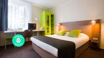 Hypo-allergenic bedding, in-room safe, desk, soundproofing