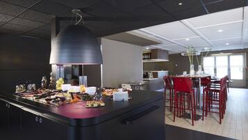 Daily buffet breakfast (EUR 13.90 per person)