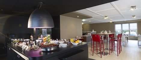 Daily buffet breakfast (EUR 13.9 per person)