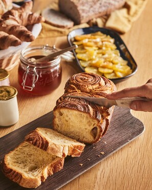 Daily buffet breakfast (EUR 13.9 per person)