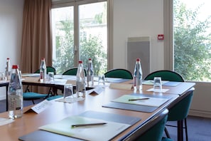 Standard Room, 2 Single Beds | Meeting facility