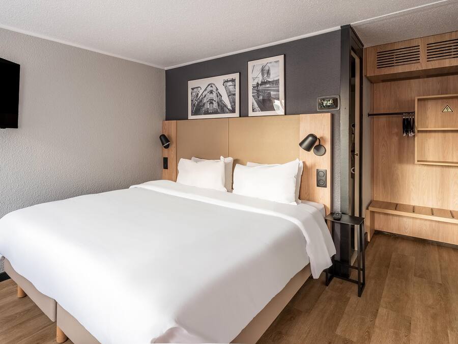 Kamar Superior, 1 Tempat Tidur King | Seprai premium, meja kerja, tirai kedap cahaya, dan setrika/meja setrika