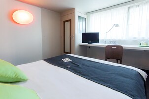 Ropa de cama de alta calidad, escritorio y cortinas blackout 