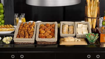 Daily buffet breakfast (EUR 13.90 per person)
