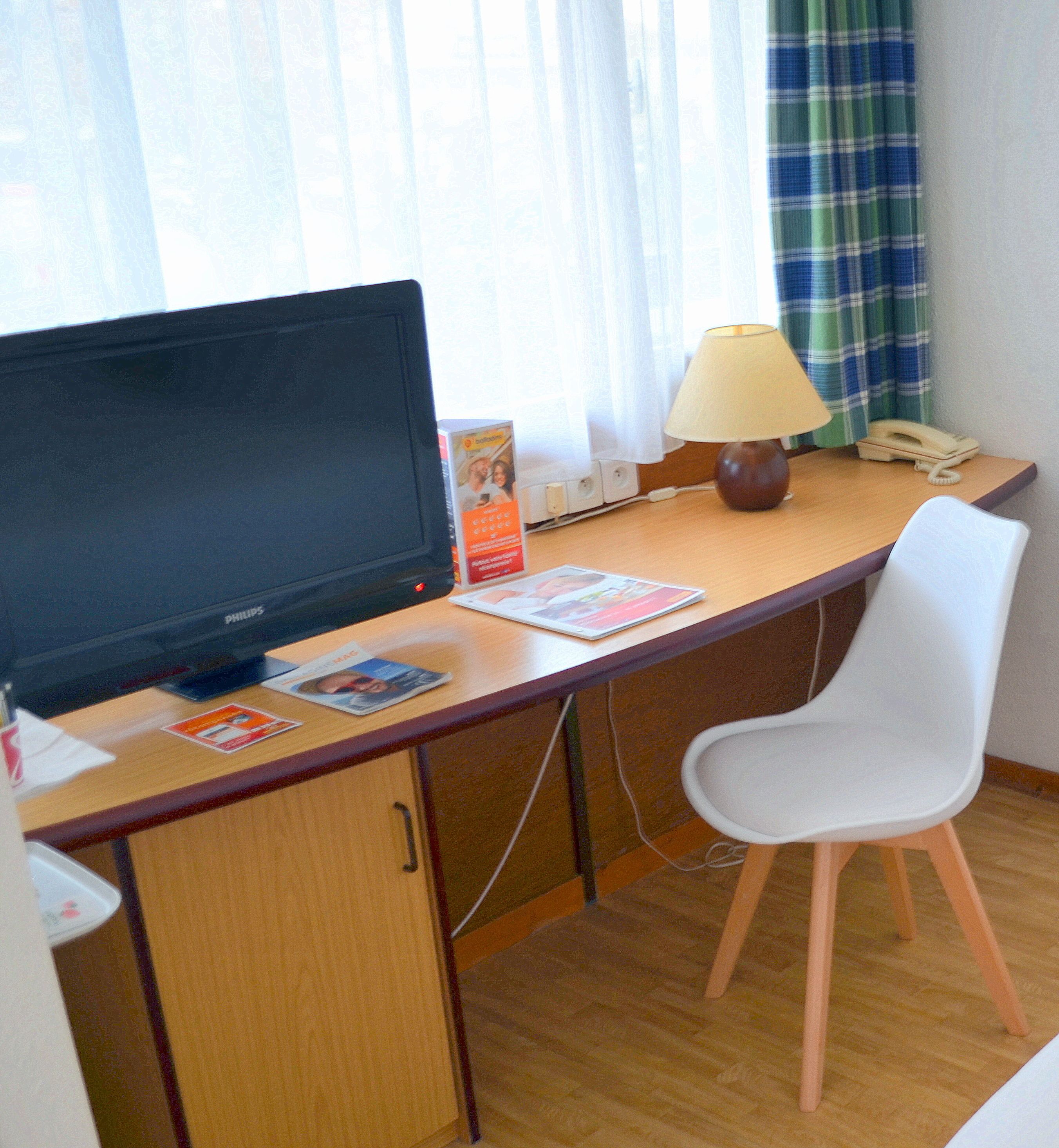 Seprai premium, meja kerja, kedap suara, dan Wi-Fi gratis