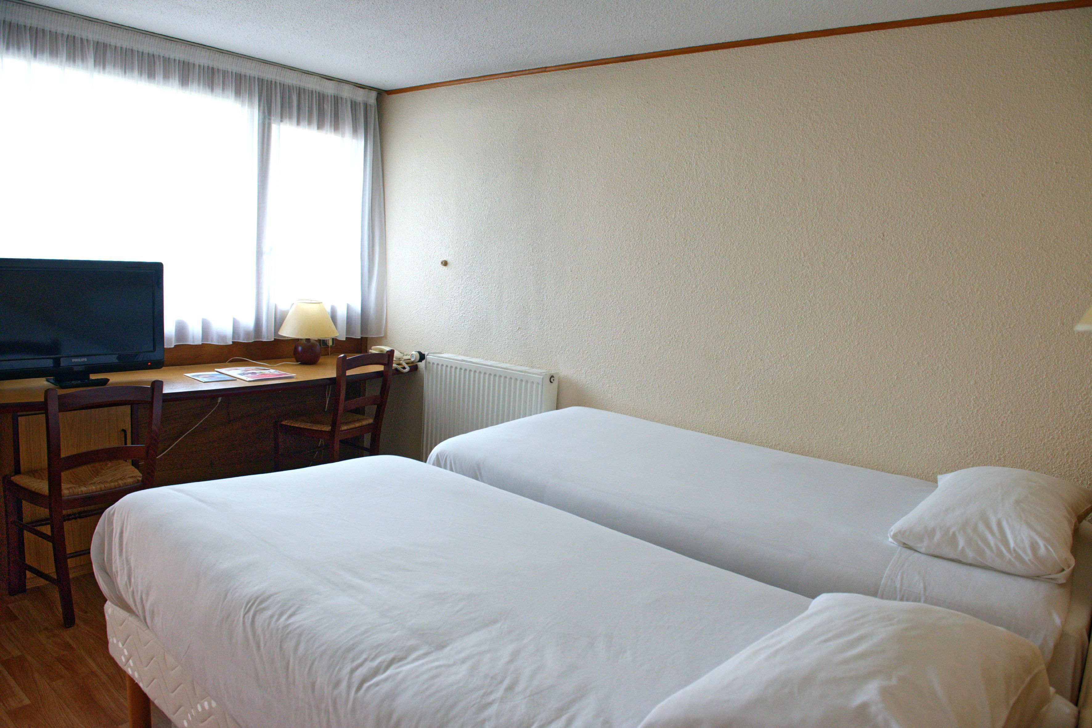 Peralatan tempat tidur premium, meja, kalis bunyi, Wi-fi percuma 