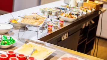 Petit déjeuner buffet servi tous les jours en supplément