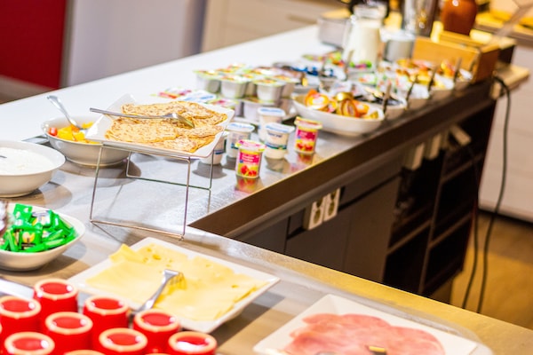 Daily buffet breakfast for a fee