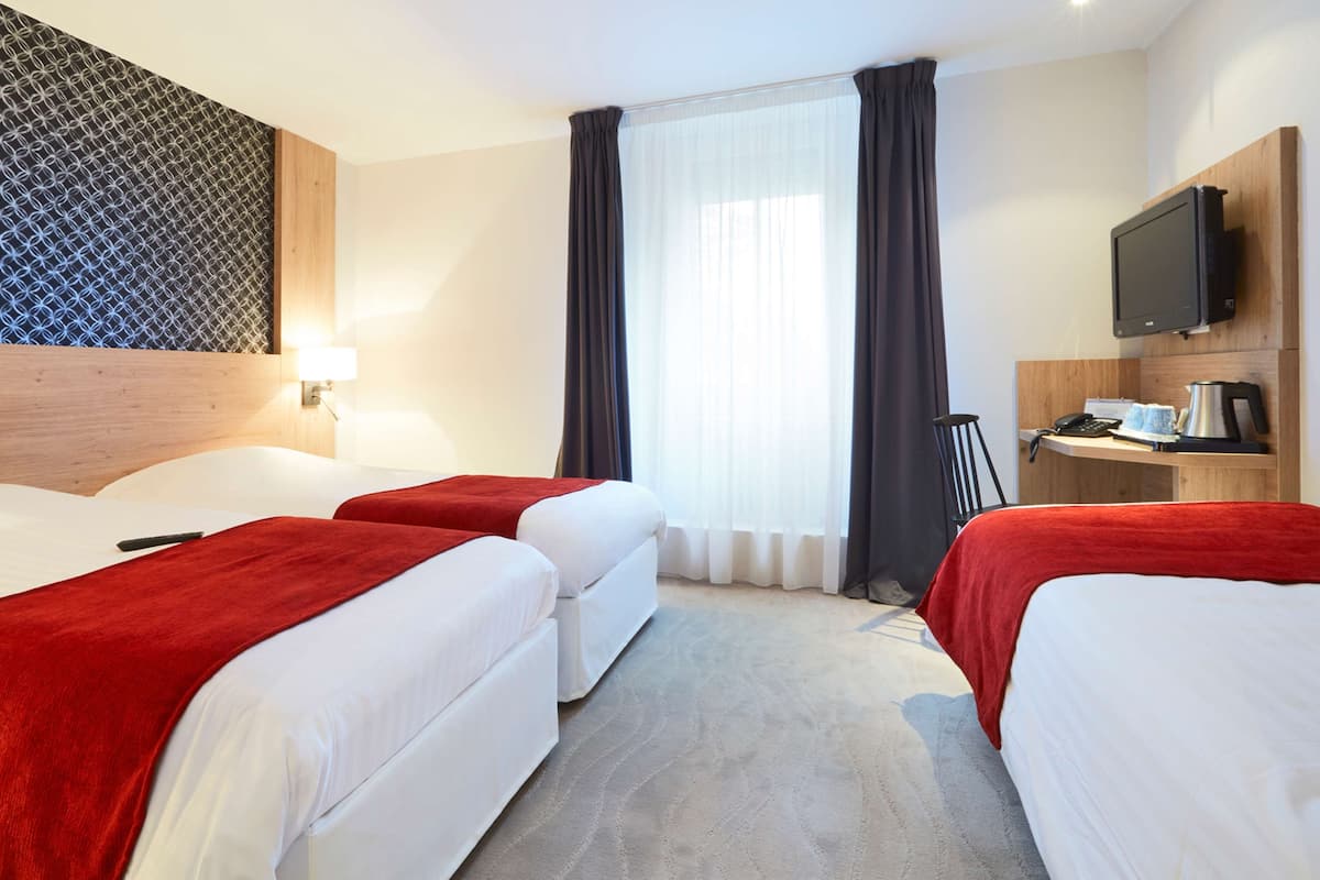 Standard Room, 3 Twin Beds | In-room safe, desk, blackout drapes, soundproofing