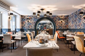 Breakfast, lunch and dinner served - Kyriad Vannes Centre-Ville (Vannes)