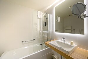 Eco-friendly toiletries, hair dryer, towels, shampoo - Kyriad Vannes Centre-Ville (Vannes)