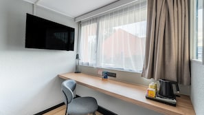 Premium bedding, desk, blackout drapes, soundproofing - Campanile NATURE - Vannes (Vannes)