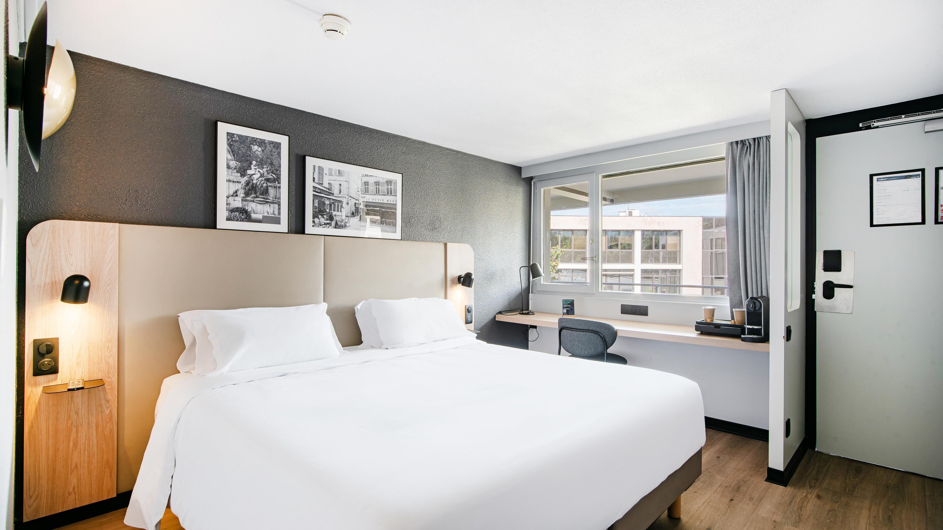 Ropa de cama de alta calidad, escritorio y cortinas blackout 