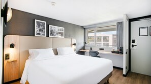 Premium bedding, desk, blackout curtains, soundproofing - Campanile Vannes (Vannes)