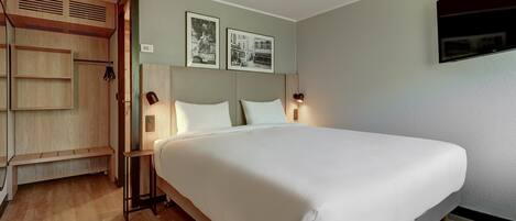 Premium bedding, desk, blackout drapes, soundproofing