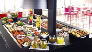 Daily buffet breakfast (EUR 13.9 per person)