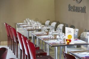 บริการอาหารเช้า อาหารกลางวัน อาหารเย็น, อาหารฝรั่งเศส