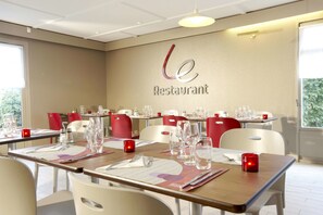 朝食、ランチ、ディナーに営業 (フランス料理)